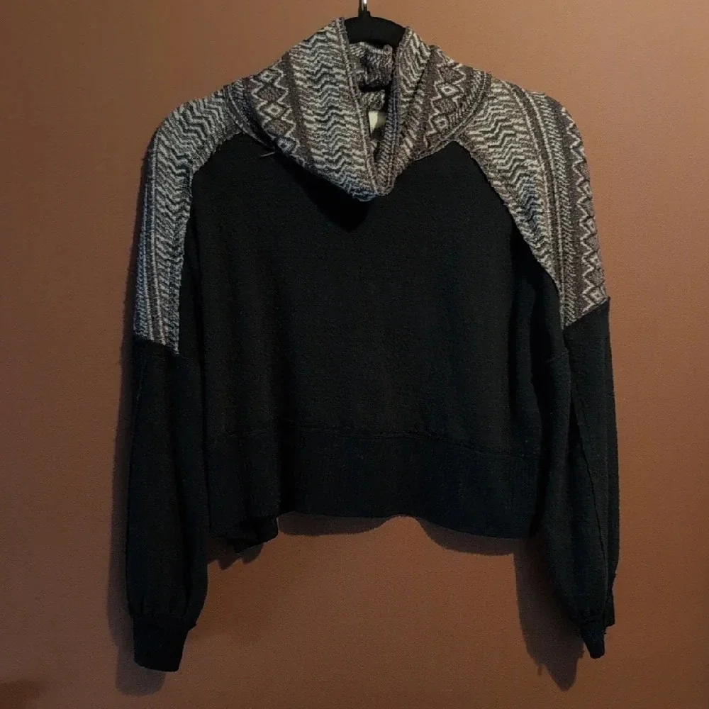 We The Free - At The Lodge Turtleneck Pullover Sweater Dark Combo - Picture 2 of 4